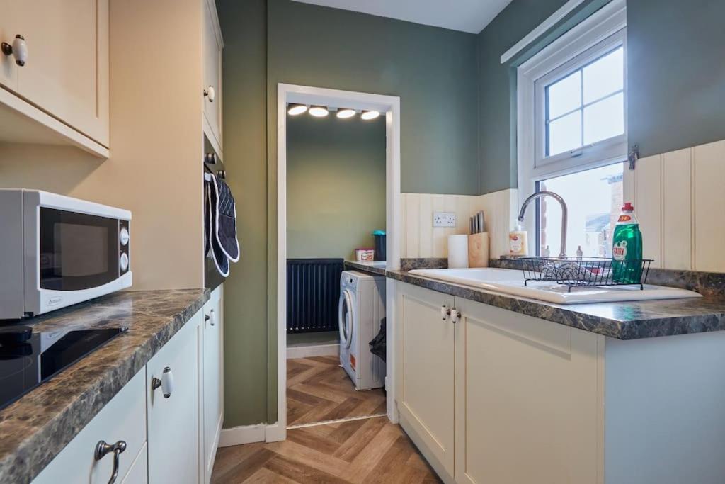 Cosy 3-Bedroom House In Seaham - Street Parking Экстерьер фото