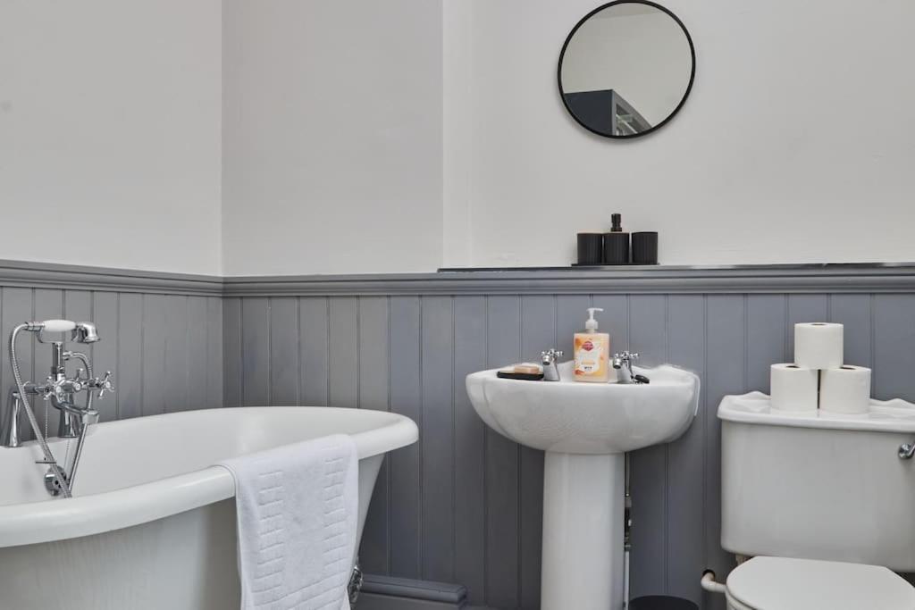 Cosy 3-Bedroom House In Seaham - Street Parking Экстерьер фото