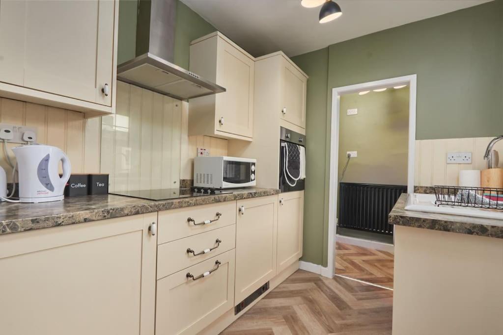 Cosy 3-Bedroom House In Seaham - Street Parking Экстерьер фото