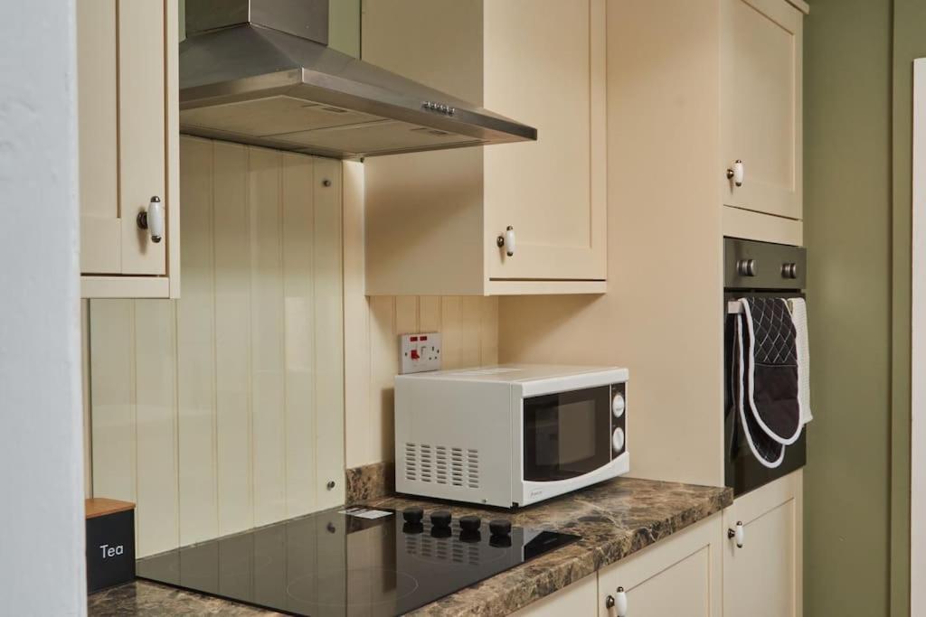 Cosy 3-Bedroom House In Seaham - Street Parking Экстерьер фото